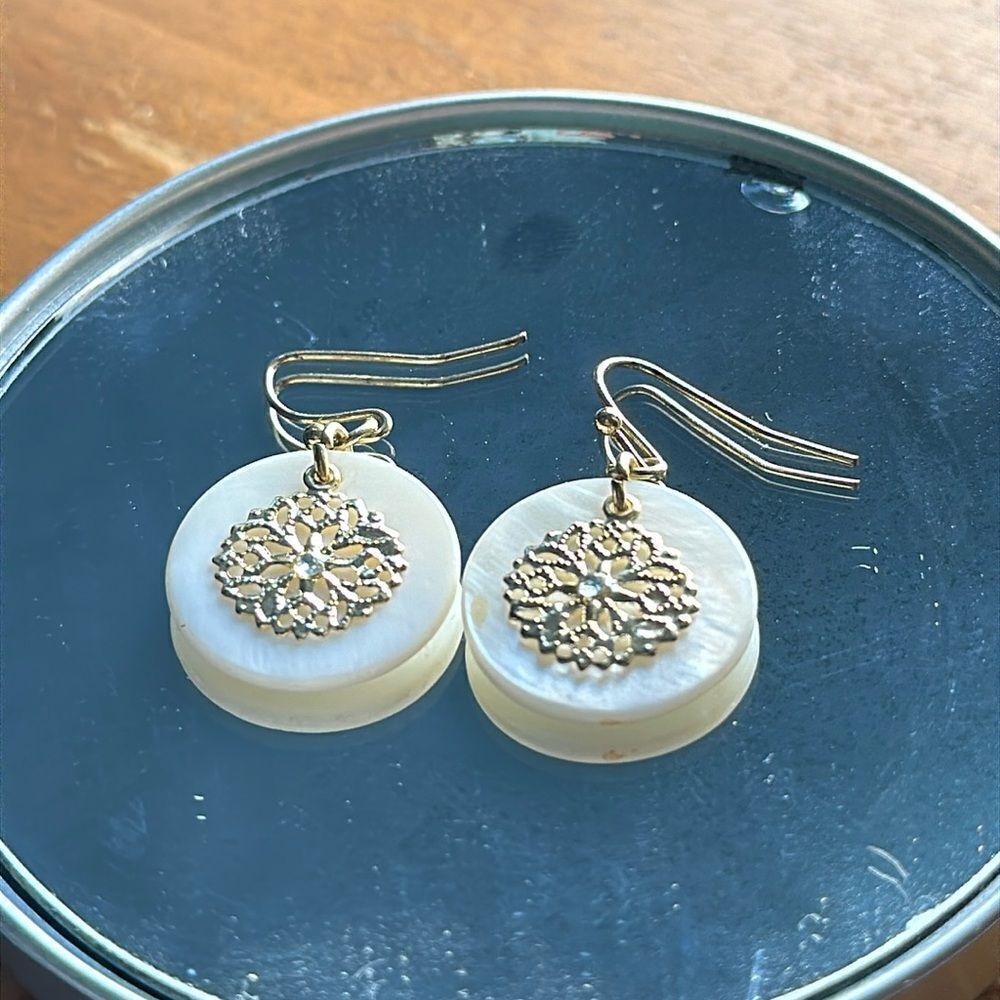 LC Lauren Conrad white stone  disc & gold tone filigree drop‎ wire earrings